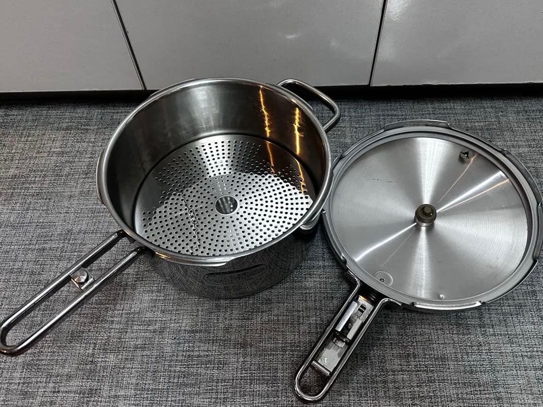 PERFECT ステンレススチール 圧力鍋 中型