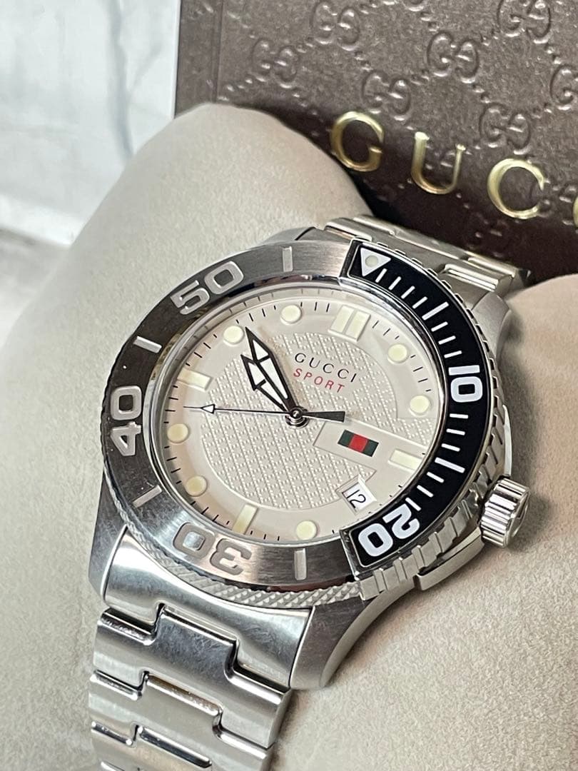 GUCCI メンズ　腕時計　モデル番号（126.2）