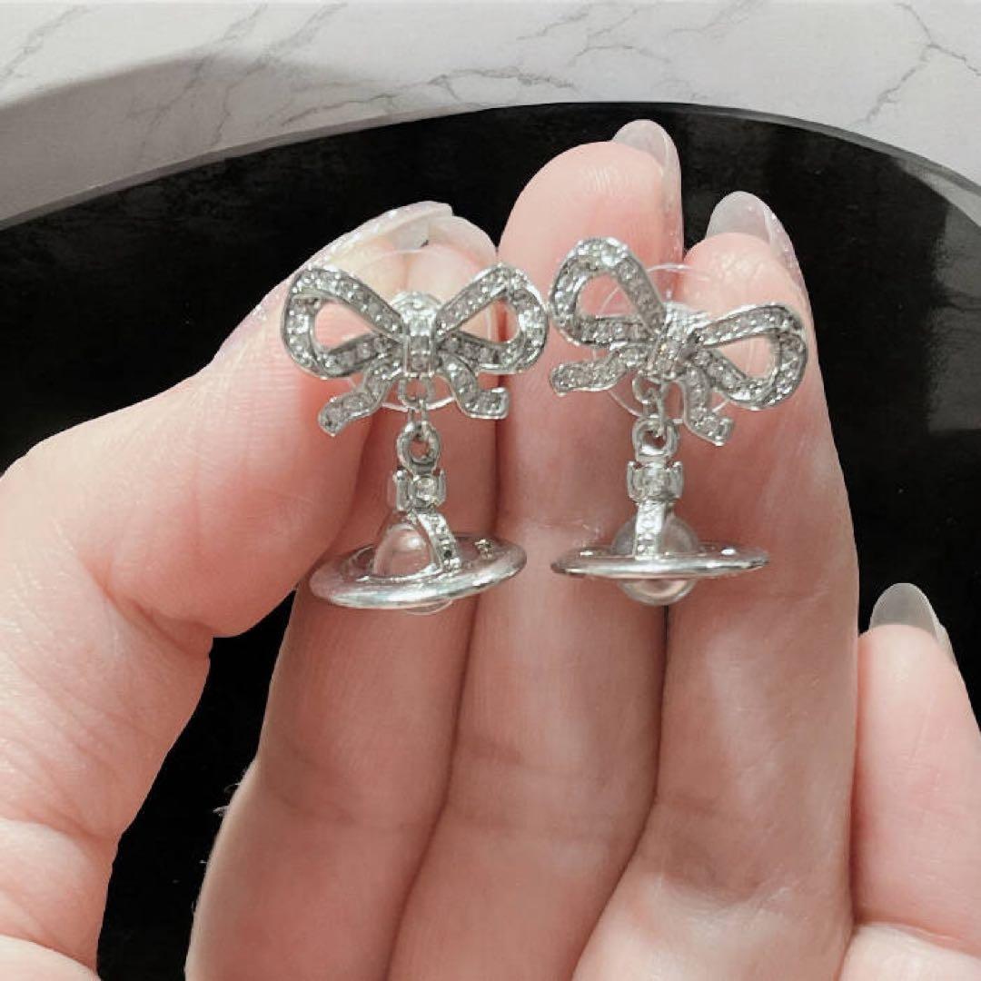 Vivienne Westwood リボンスモールオーブピアス クリア