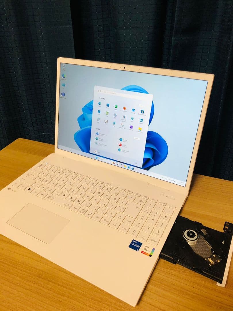 NEC LAVIE Core i5 - 1235UノートPC