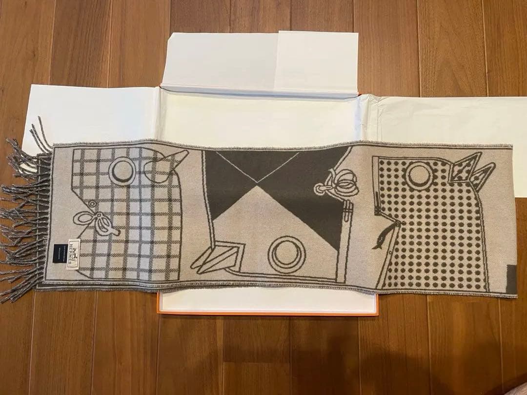 HERMES カシミヤマフラー 《カマイユ》