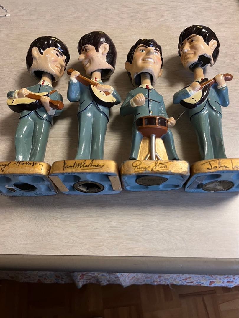 ビートルズBeatles フィギュア首振り人形ボブルヘッド