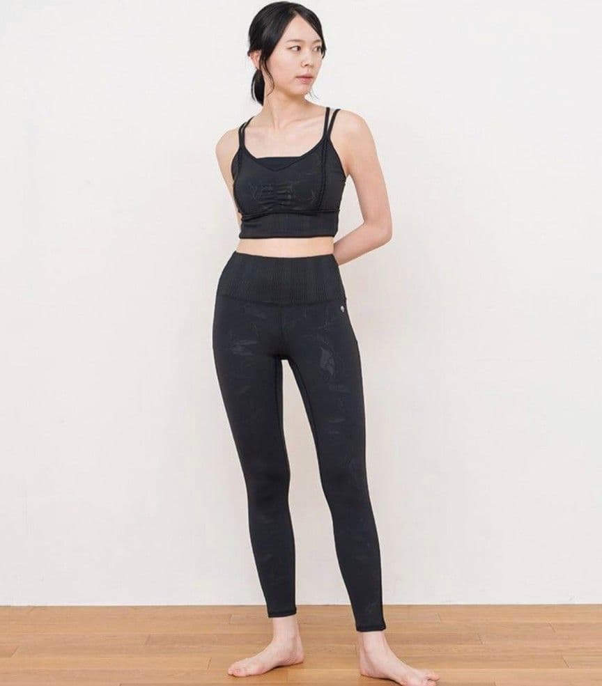★【完売品】SUKALA エンボスリーフブラトップ＆レギンス ブラック Mサイズ