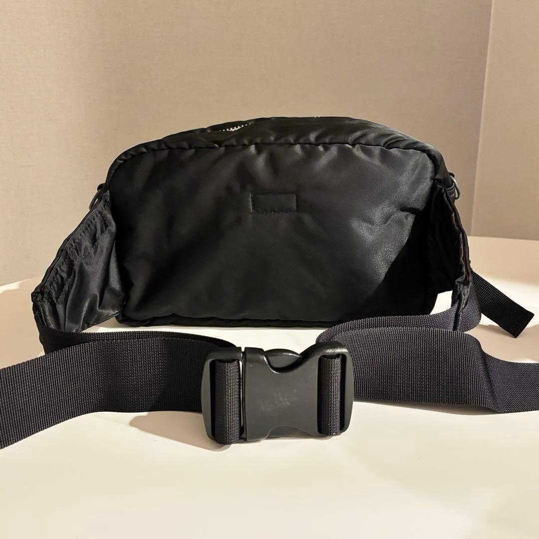 【極美品、数回使用のみ】ポーター タンカー ボディバッグ ウエストバッグ 黒