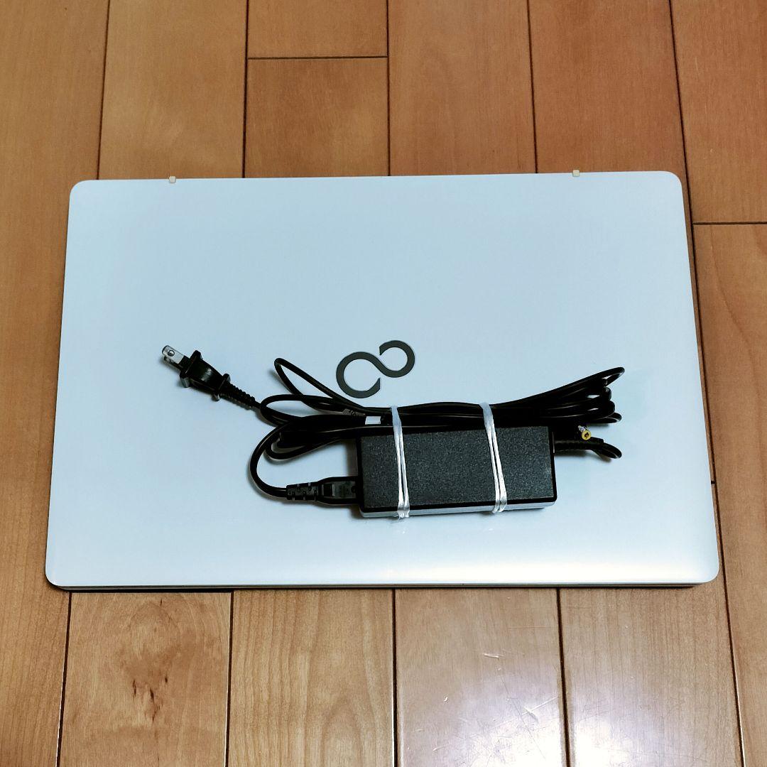 富士通 ノートPC Intel Core i7 ホワイト win10