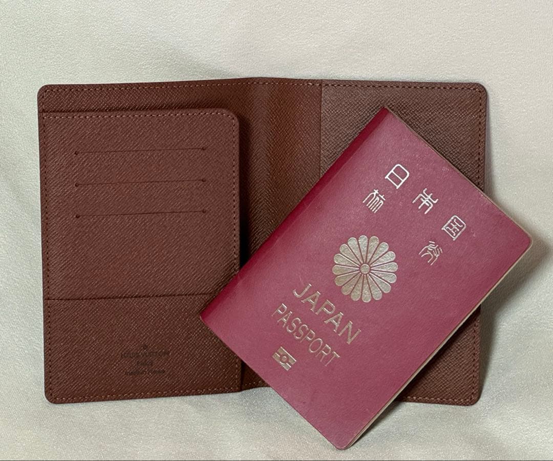 【新品 未使用】ルイヴィトン パスポートケース クーヴェルテュール・パスポール