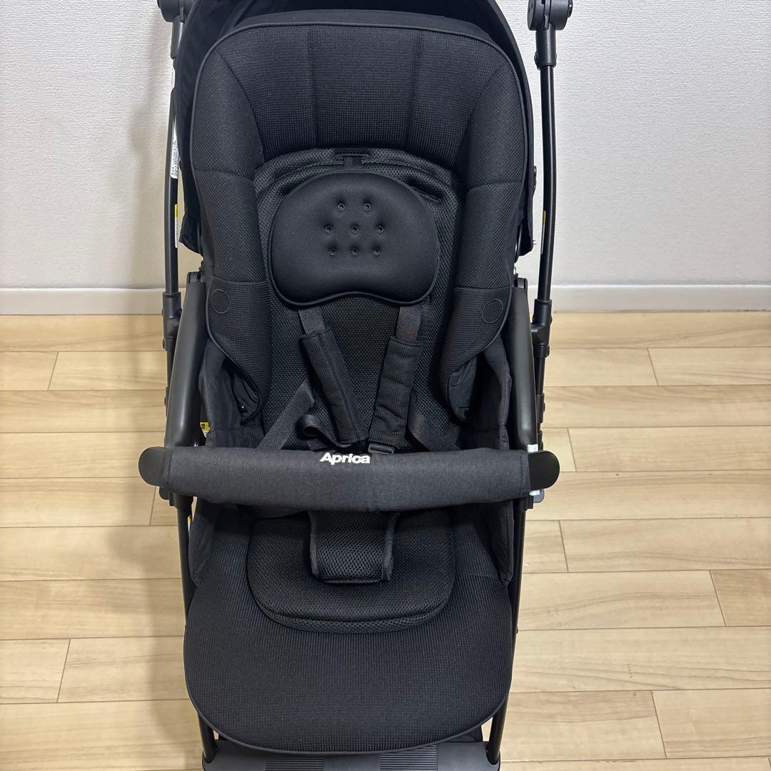 極美品 2024年モデル アップリカ ラクーナビッテクッション ベビーカー 黒