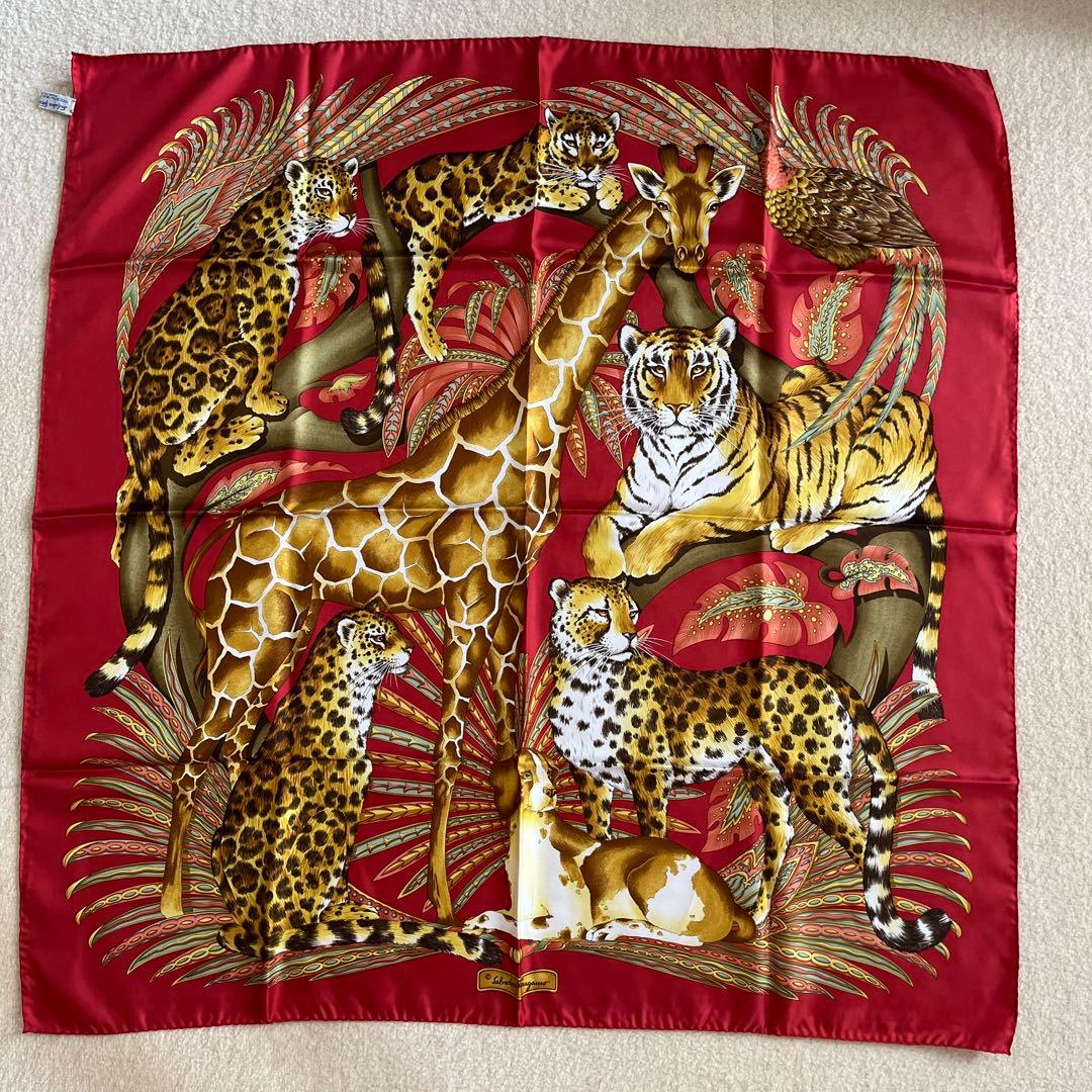 ferragamo 赤スカーフ　新品/未使用　シルク100% 85×85cm