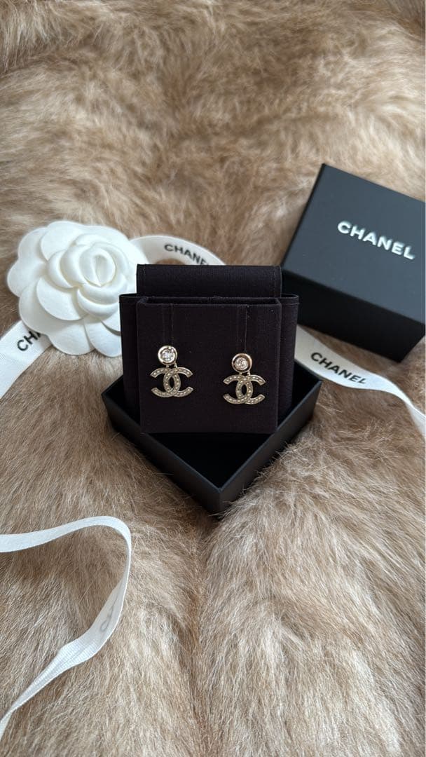 かかCHANELピアス