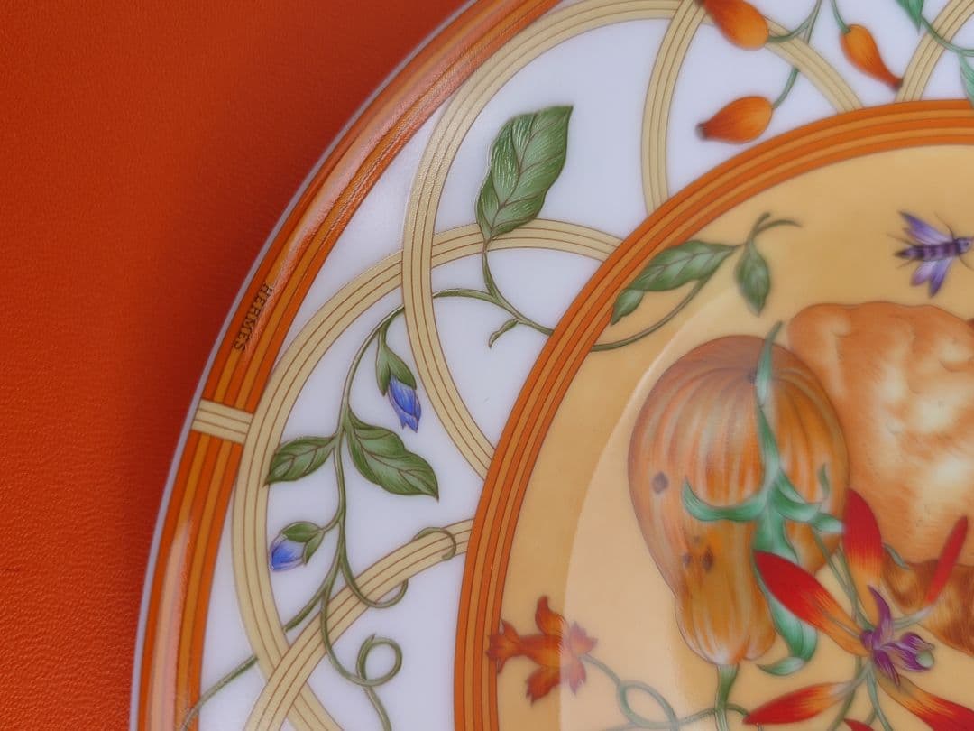Hermès シエスタ　花と蝶のデザインプレート