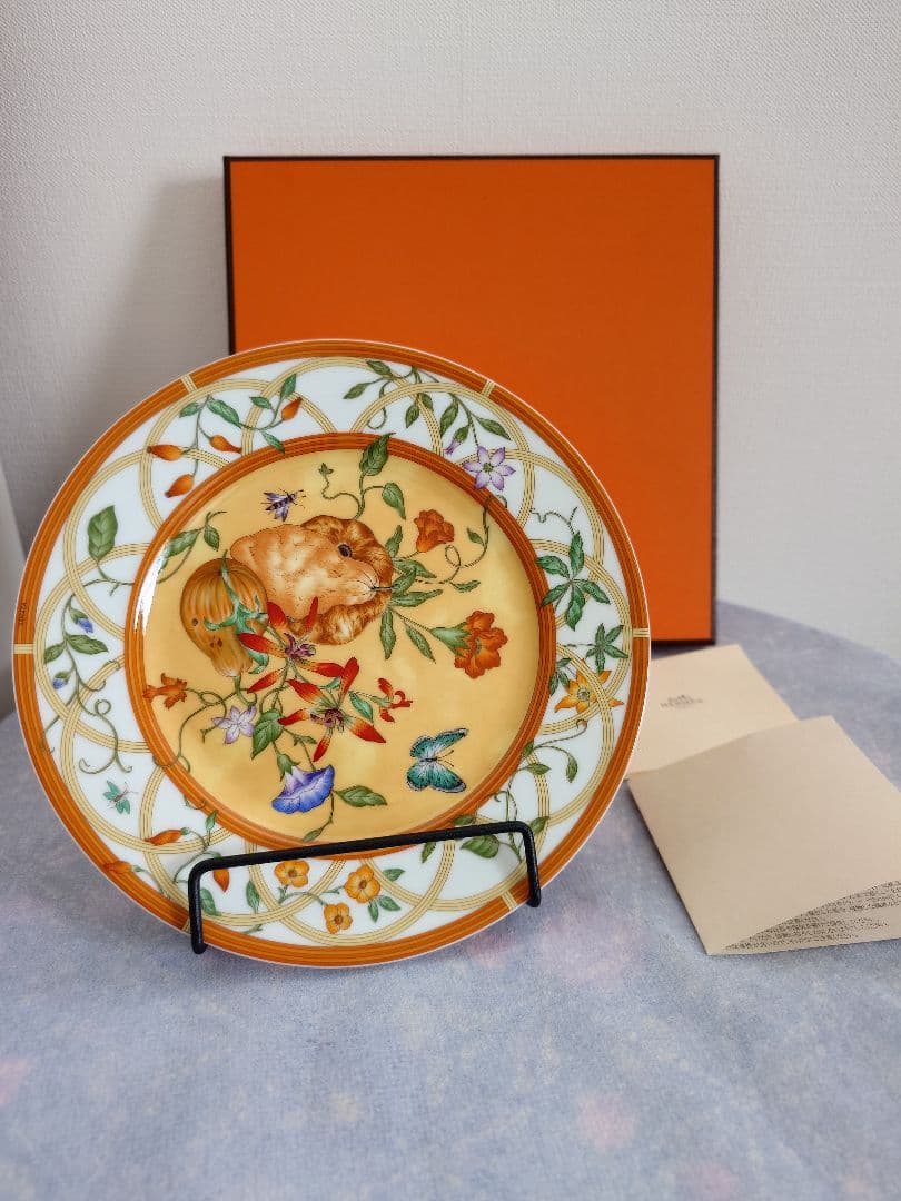Hermès シエスタ　花と蝶のデザインプレート