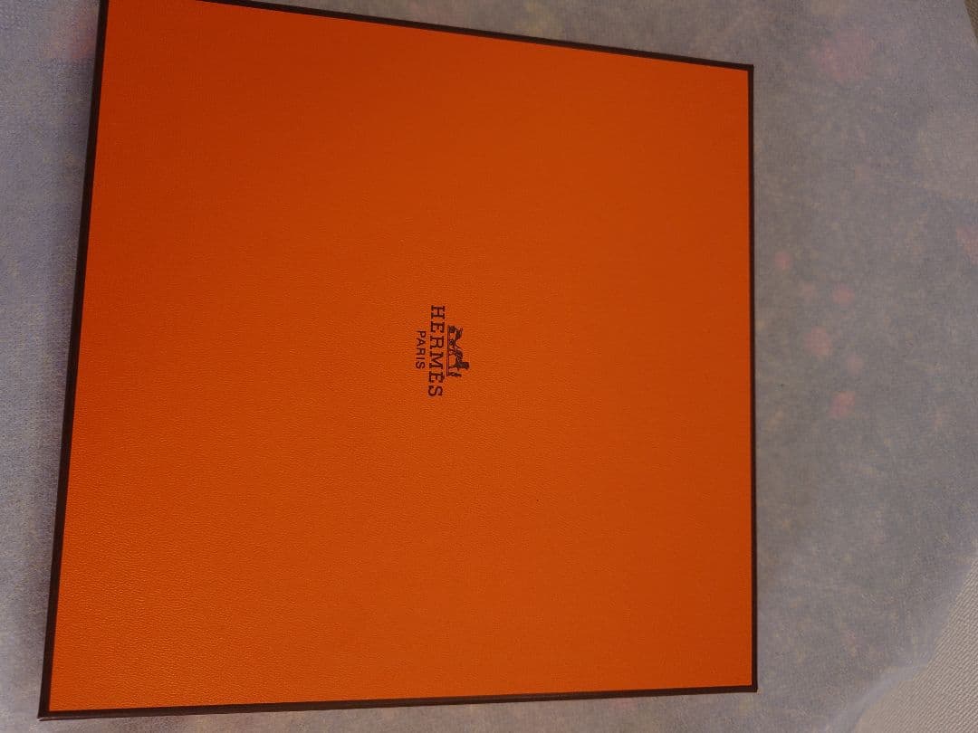 Hermès シエスタ　花と蝶のデザインプレート