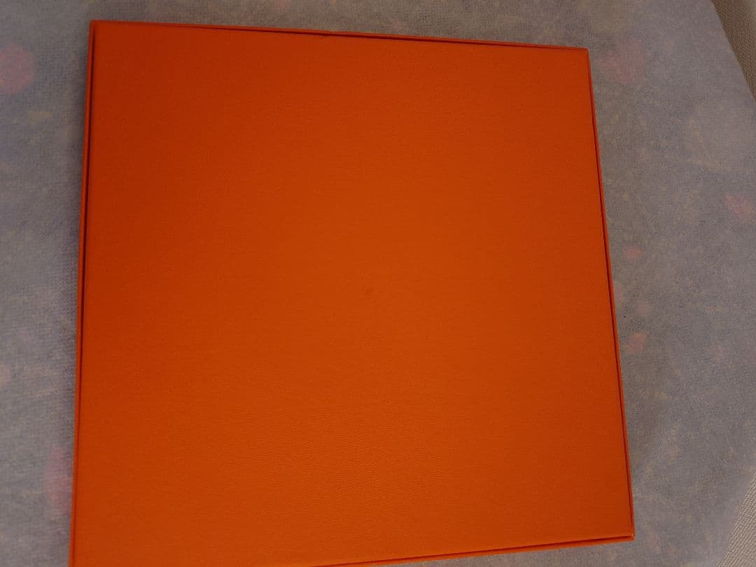 Hermès シエスタ　花と蝶のデザインプレート