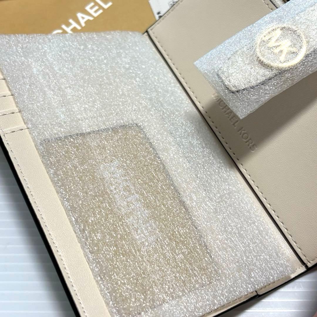 ⭐︎ 【新品、未使用品】♪かわいい♡マイケルコース 2つ折り財布　アイボリー