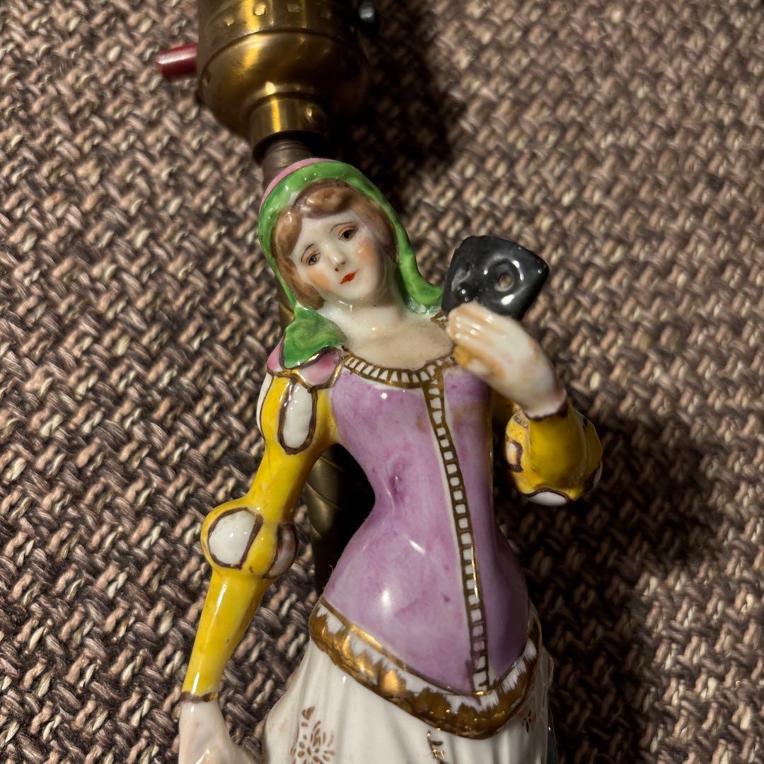 女性像の陶器ランプ　アンティークランプ