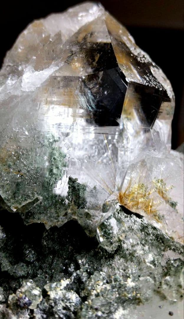 超希少　ゴールドルチル　クローライト入り　マニハール産　水晶クラスター　原石