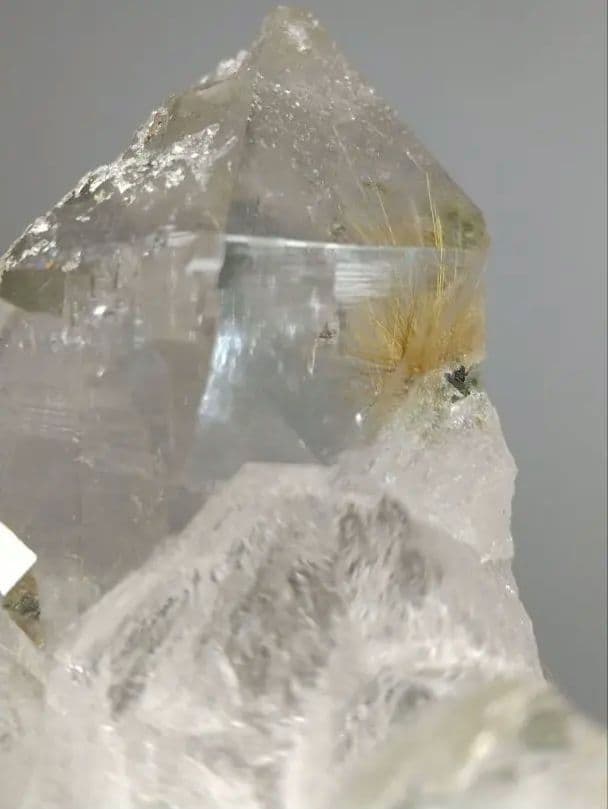 超希少　ゴールドルチル　クローライト入り　マニハール産　水晶クラスター　原石