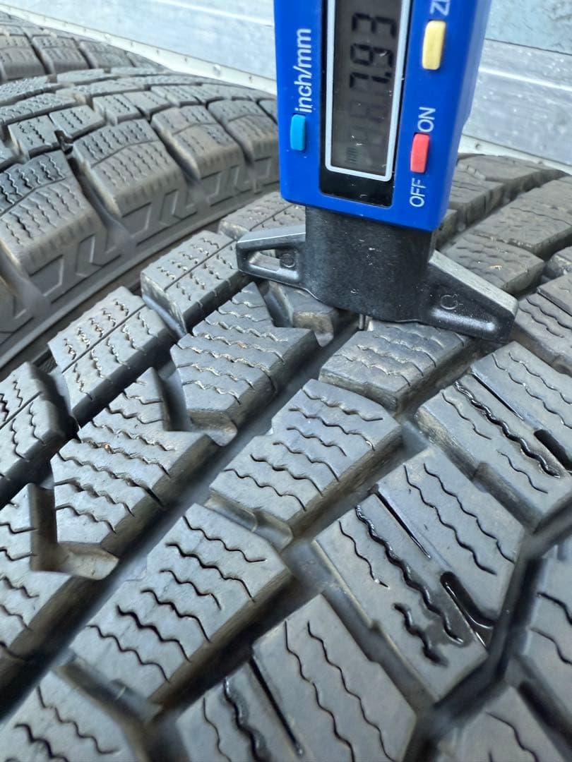 ダンロップスタッドレス175／65R15 84Q深溝