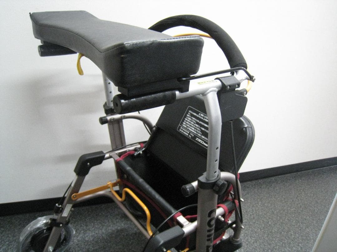 【送料無料】ナブテスコ 前腕支持型歩行車 REHAMO コンパル抑速ブレーキ