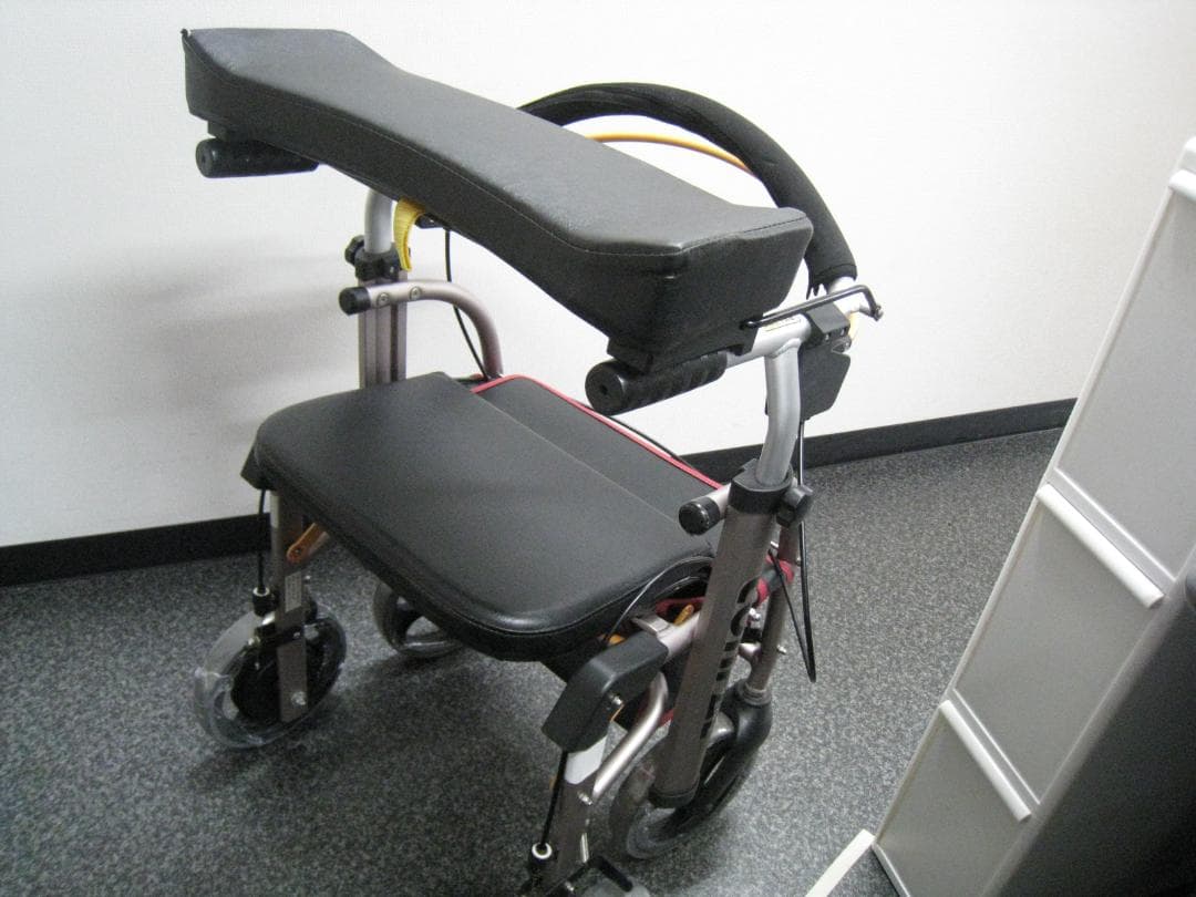 【送料無料】ナブテスコ 前腕支持型歩行車 REHAMO コンパル抑速ブレーキ