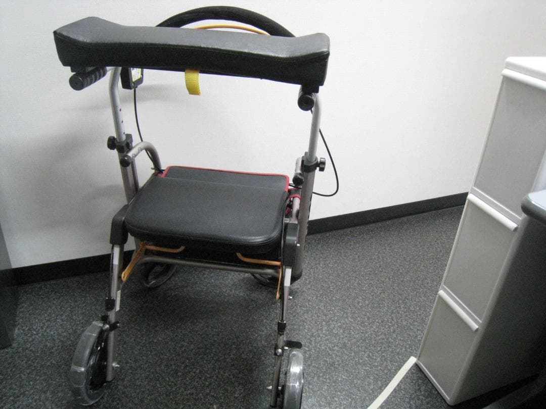 【送料無料】ナブテスコ 前腕支持型歩行車 REHAMO コンパル抑速ブレーキ