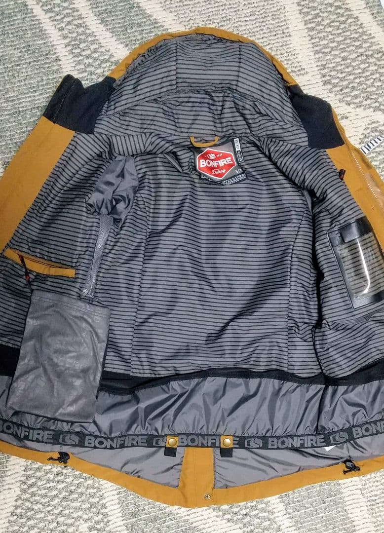[ 美品 ] BONFIRE & Foreted スノーボードウェア上下セット