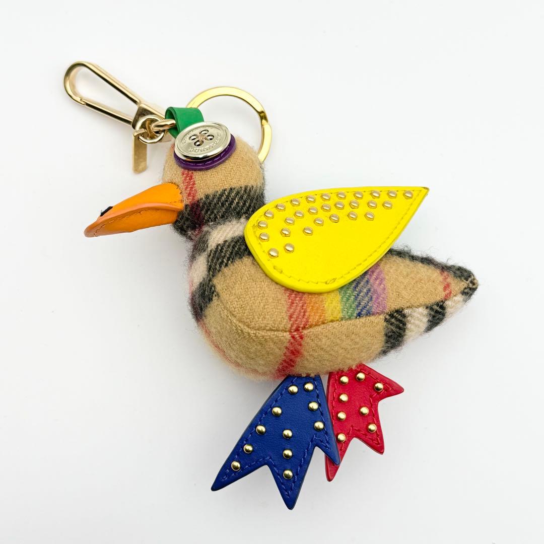 超希少/美品✨バーバリー レインボー ダック チャーム ノバチェック ゴールド