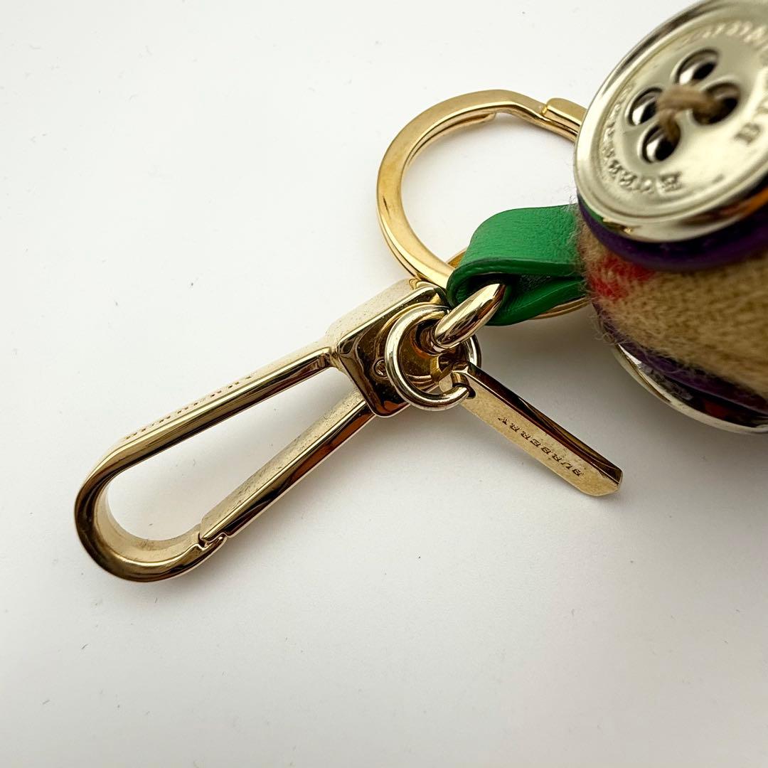 超希少/美品✨バーバリー レインボー ダック チャーム ノバチェック ゴールド