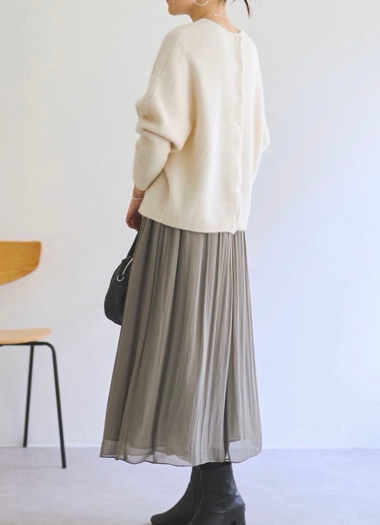 【24SS美品】BEARDSLEY FOXウール後ろボタンニット　アイボリー