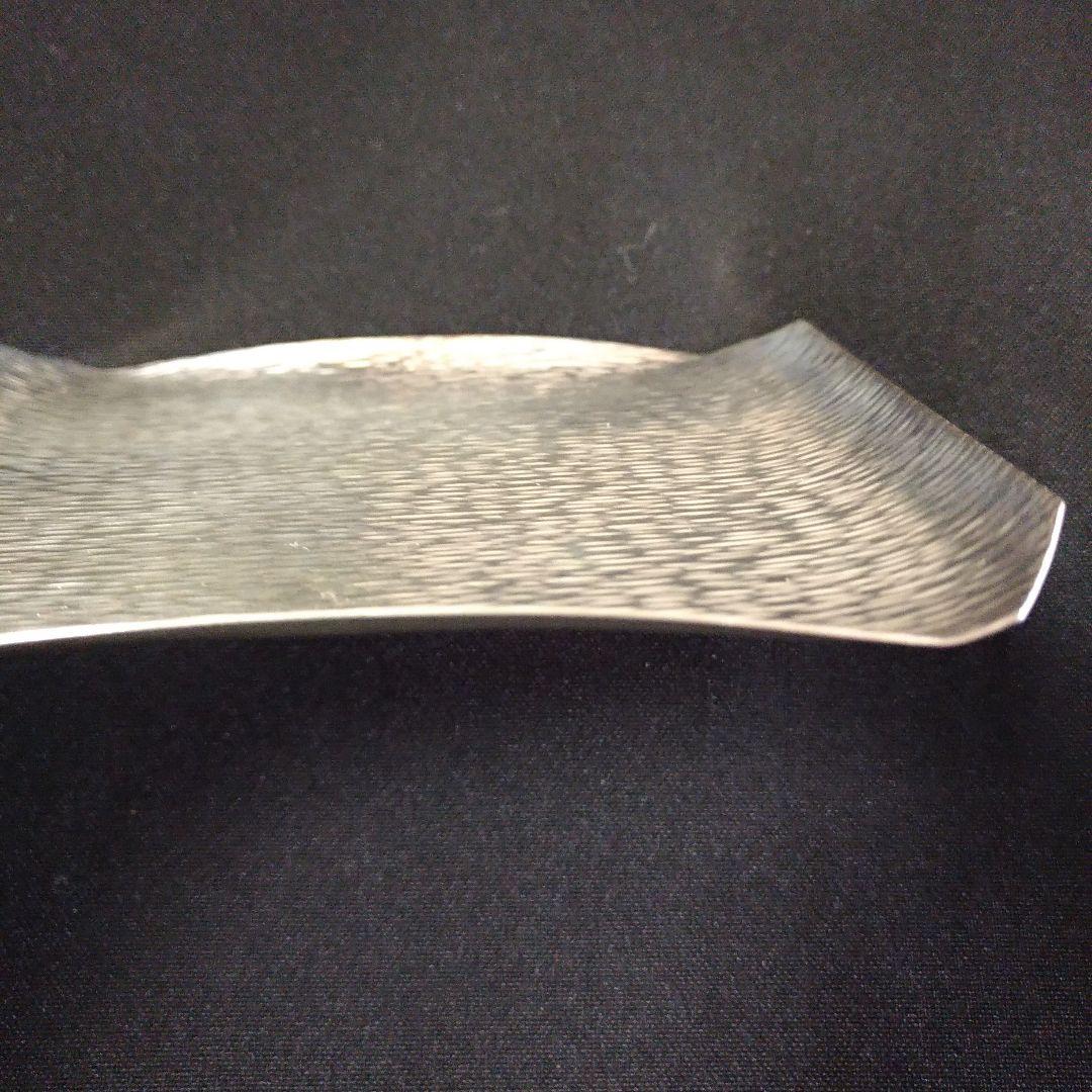 三越百貨店。銀製。シルバー製。お皿。鎚目模様。73.7g。中古品。
