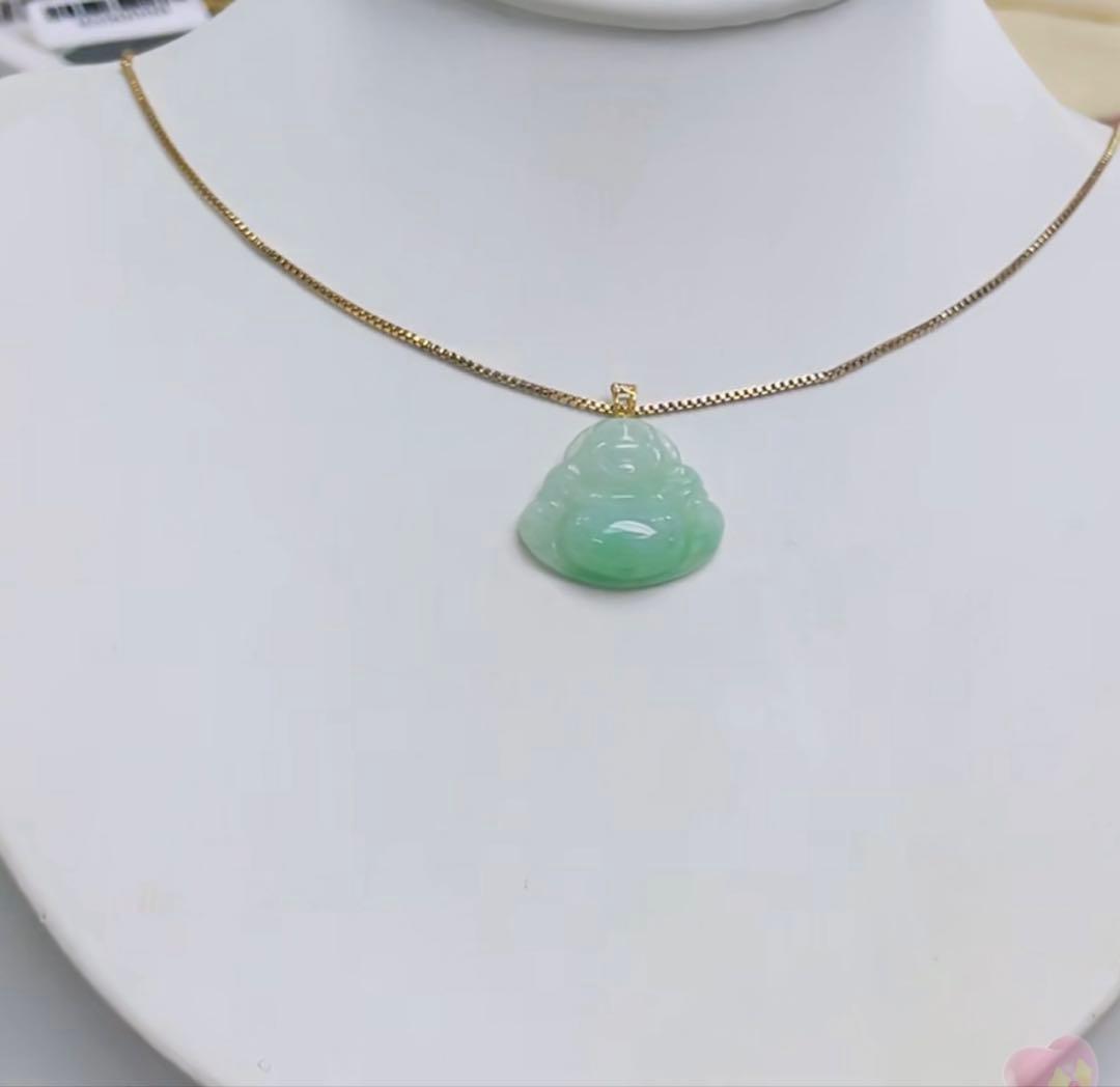 18金　翡翠 仏像デザイン ペンダント