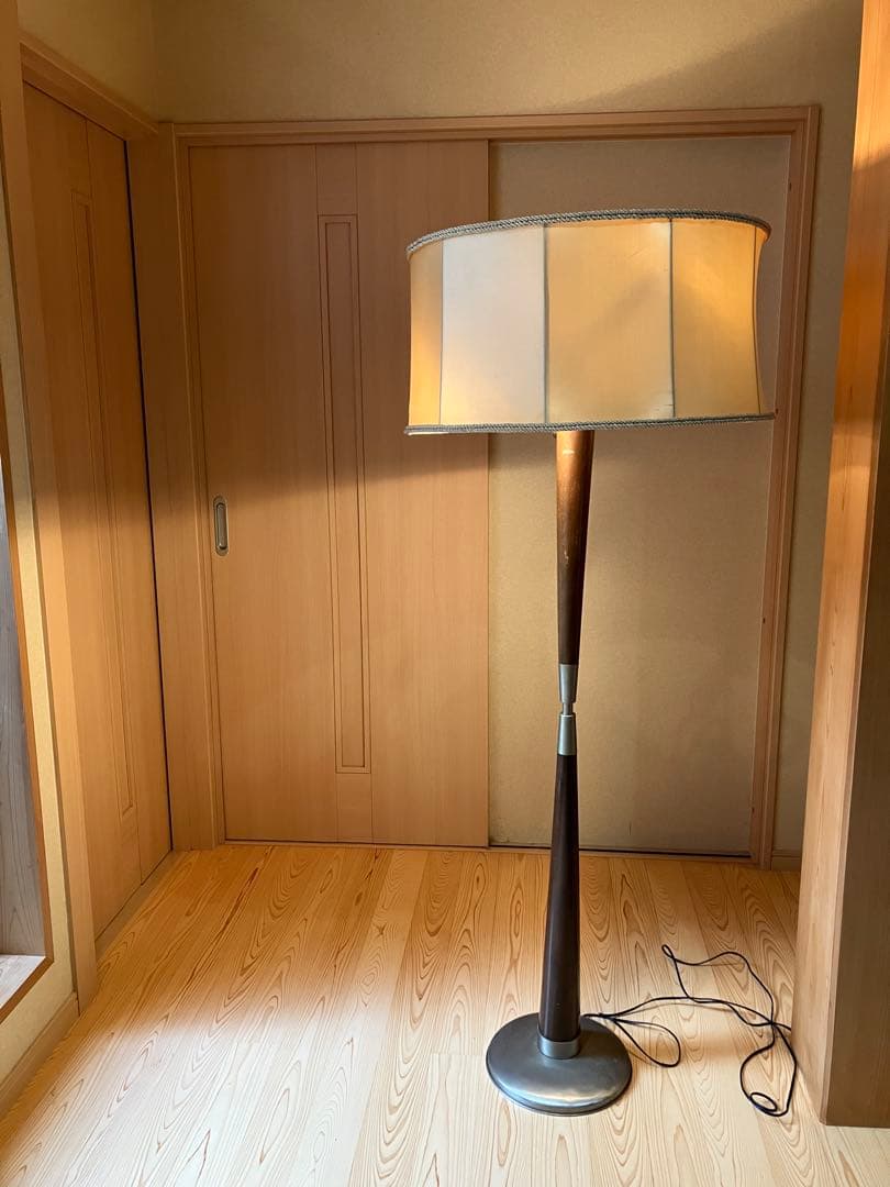 国産ビンテージ　フロアランプ　ミッドセンチュリー　ウッド　洋館　アンティーク