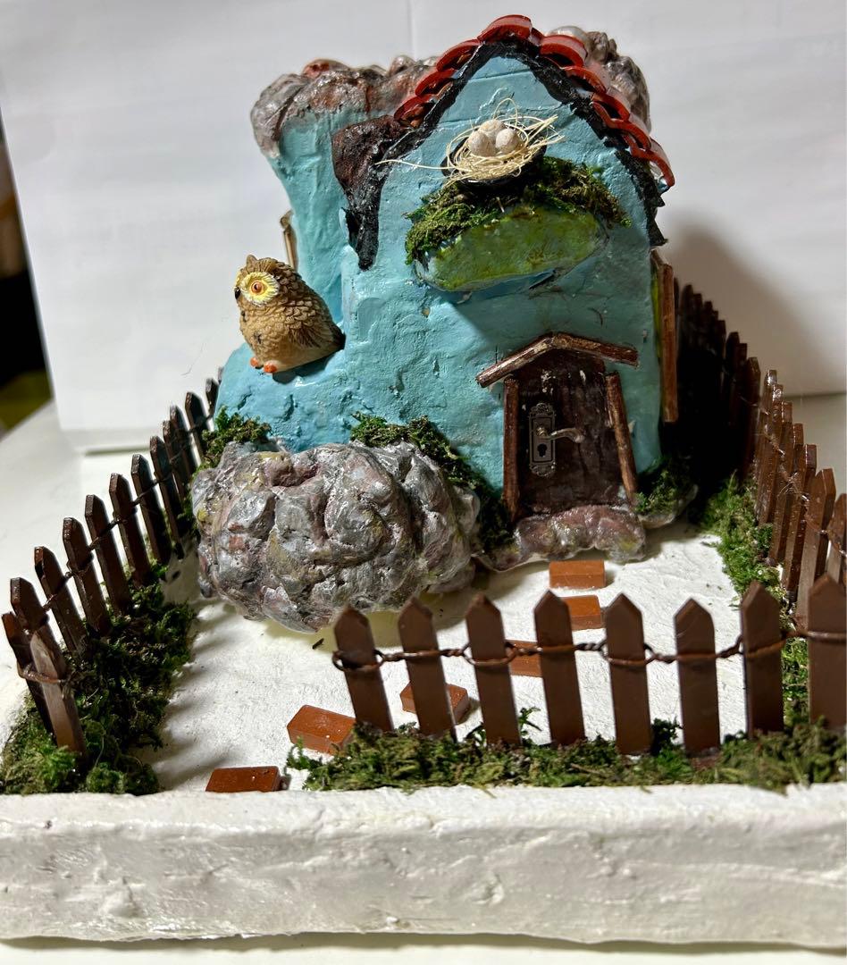 モルタルハウス底穴が空いています花器としても飾れますよ