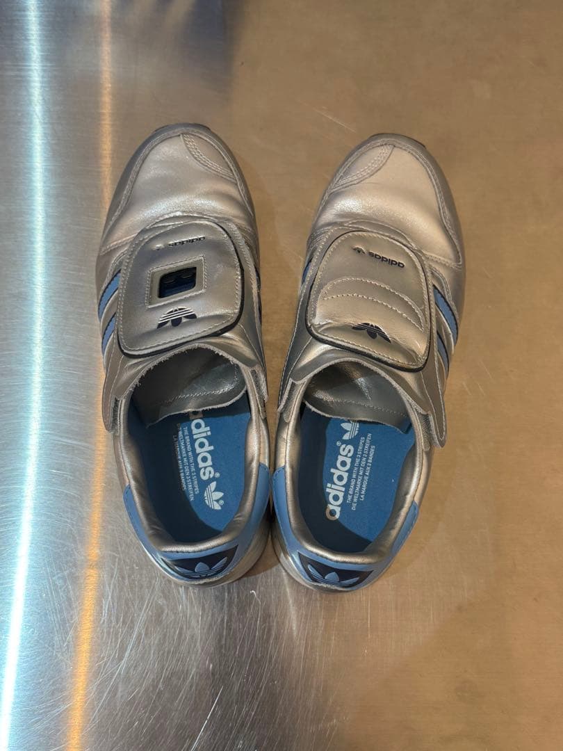adidas 26.0マイクロペーサー/シルバー ブルー スニーカー