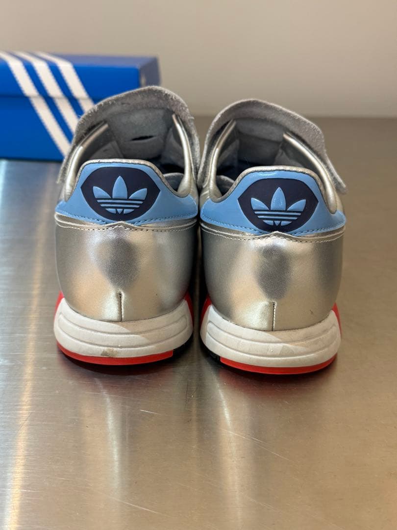 adidas 26.0マイクロペーサー/シルバー ブルー スニーカー