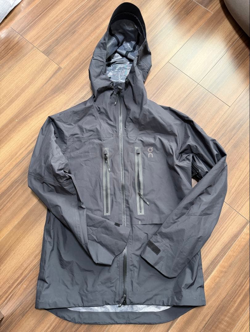 On Storm Jacket Mサイズ