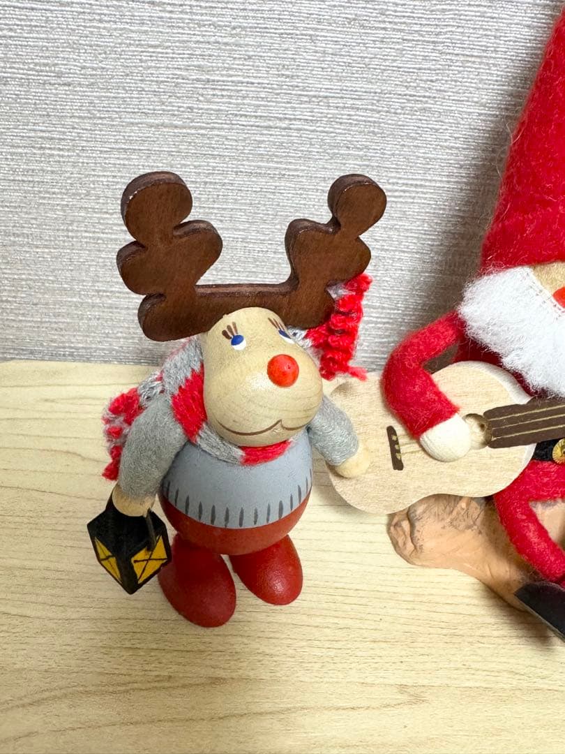 ノルディカニッセ ギターを弾くサンタ ソリに乗るサンタ トナカイ