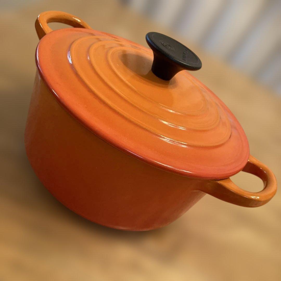 未使用　LE CREUSET オレンジ 両手鍋 16センチ　おまけ付き