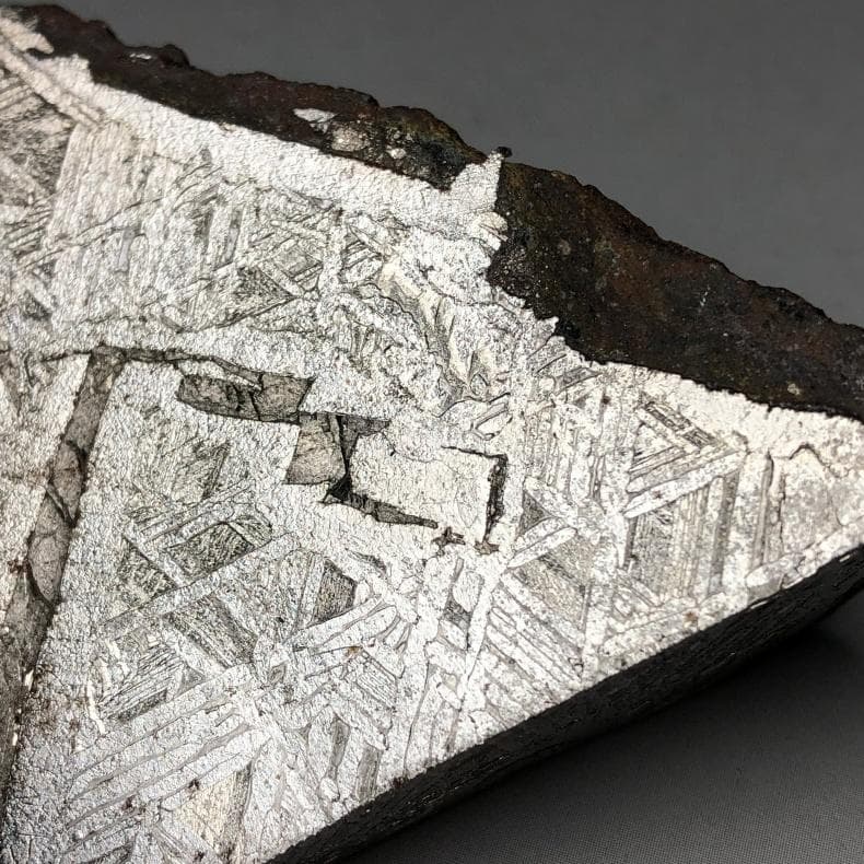 M　隕石 鉄隕石　アルタイ隕石　原皮付き　ナチュラル　原石　重さ約153ｇ