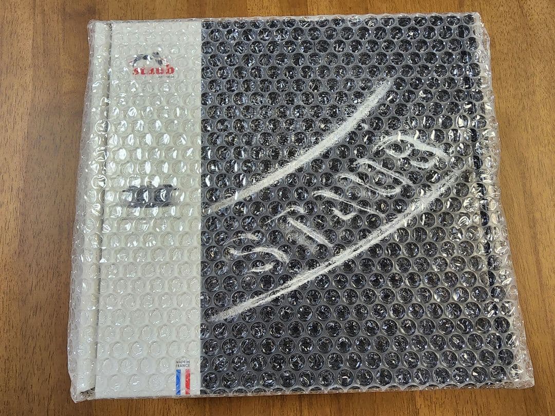 【新品未使用】staub ストウブ ココットラウンド 22cm リネン