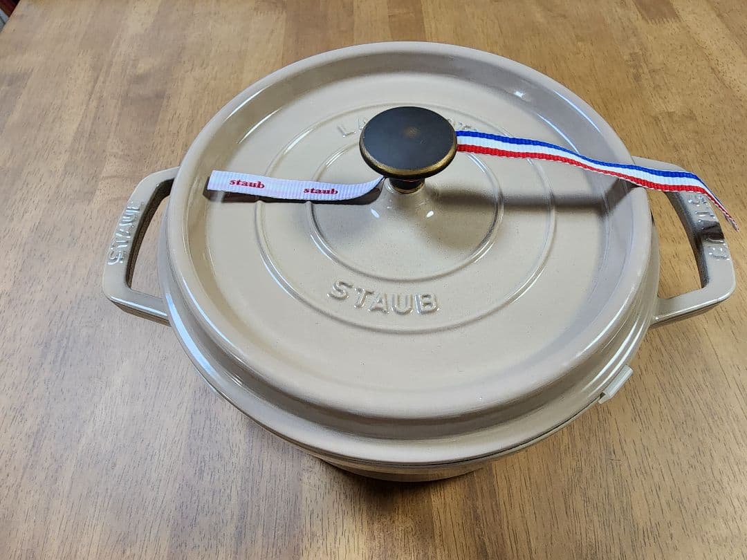 【新品未使用】staub ストウブ ココットラウンド 22cm リネン