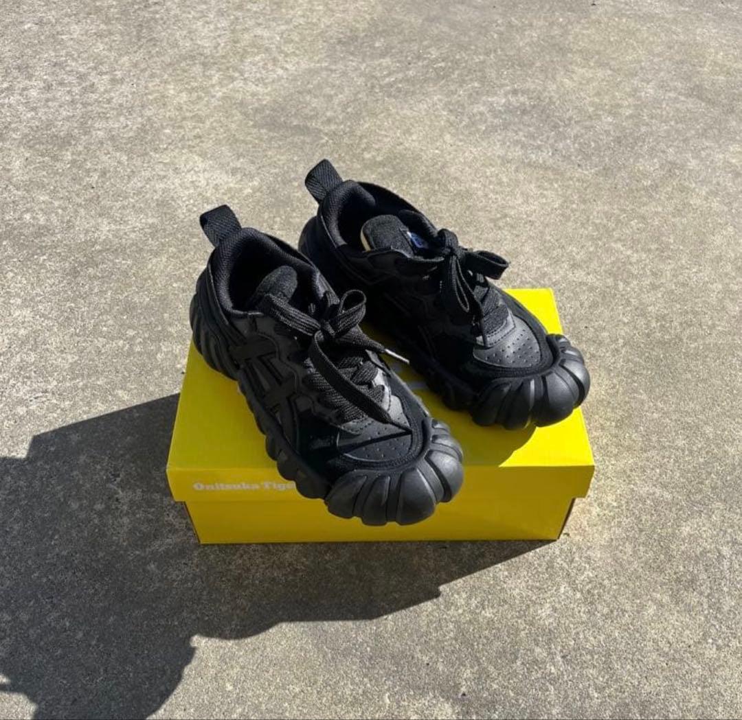 ブラック ボリュームソール スニーカー