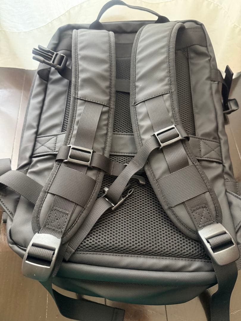 Bucketlist ブラックバックパック 20L-35L