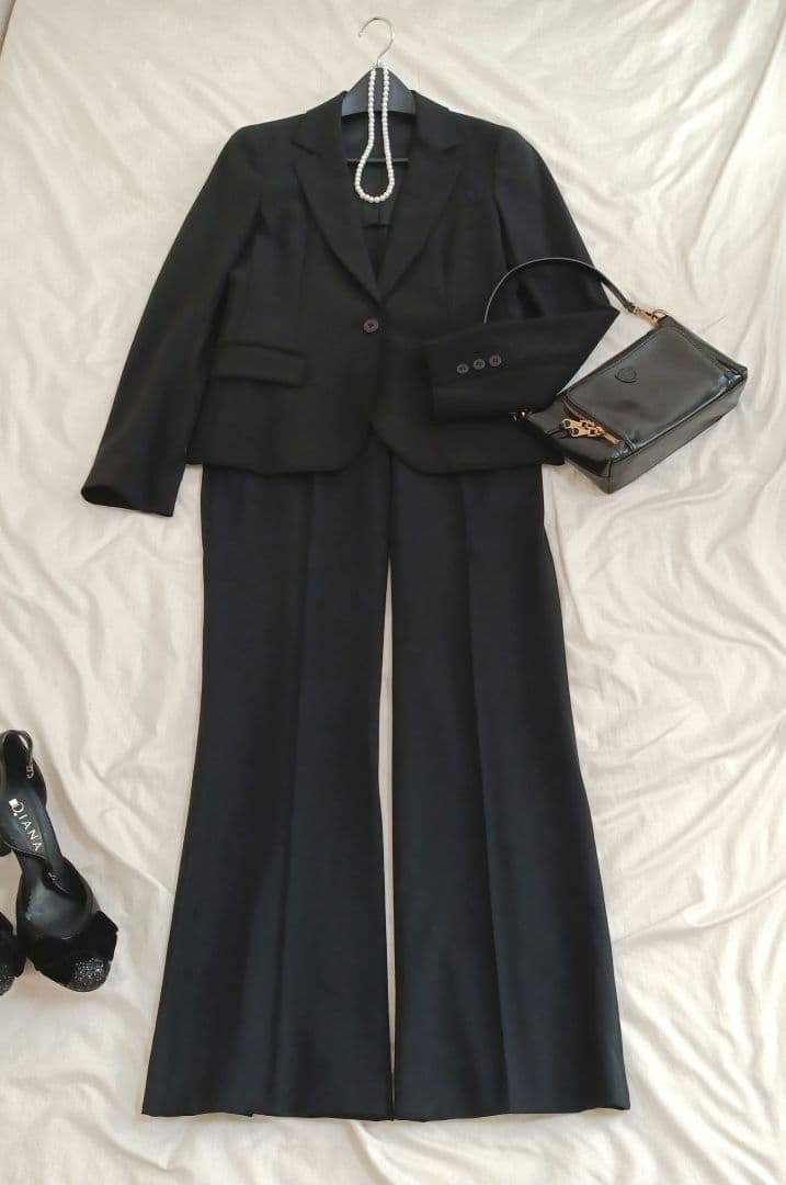 【極美品】theory パンツスーツ　フォーマル　ビジネススーツ　黒