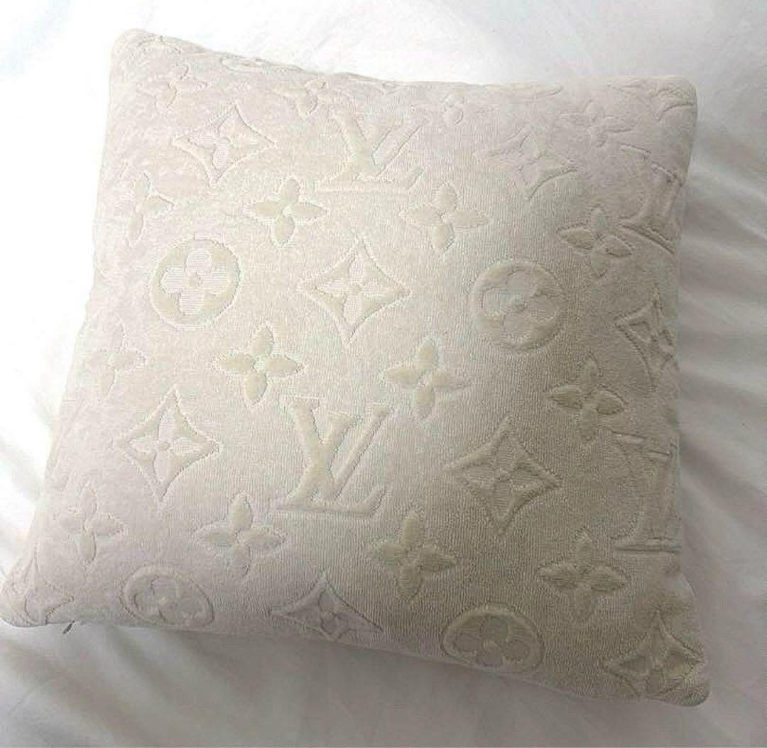 ルイヴィトン クッション・LV バケーション 2個セット