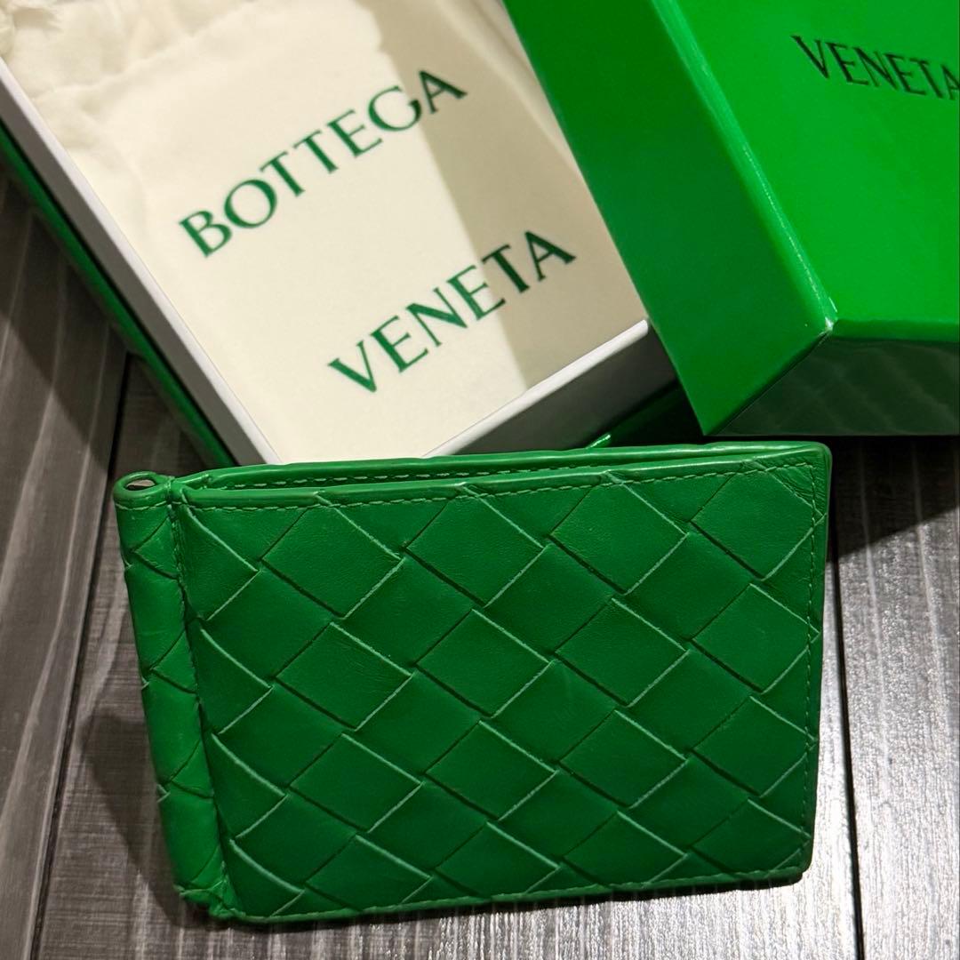 美品 ボッテガヴェネタ マネークリップ　グリーン