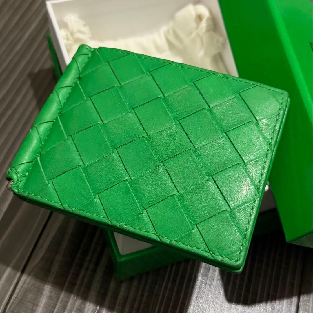 美品 ボッテガヴェネタ マネークリップ　グリーン
