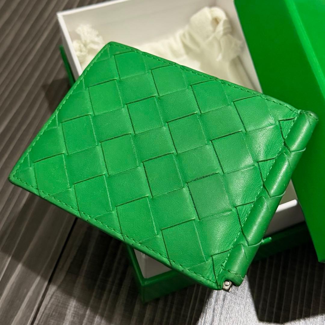 美品 ボッテガヴェネタ マネークリップ　グリーン