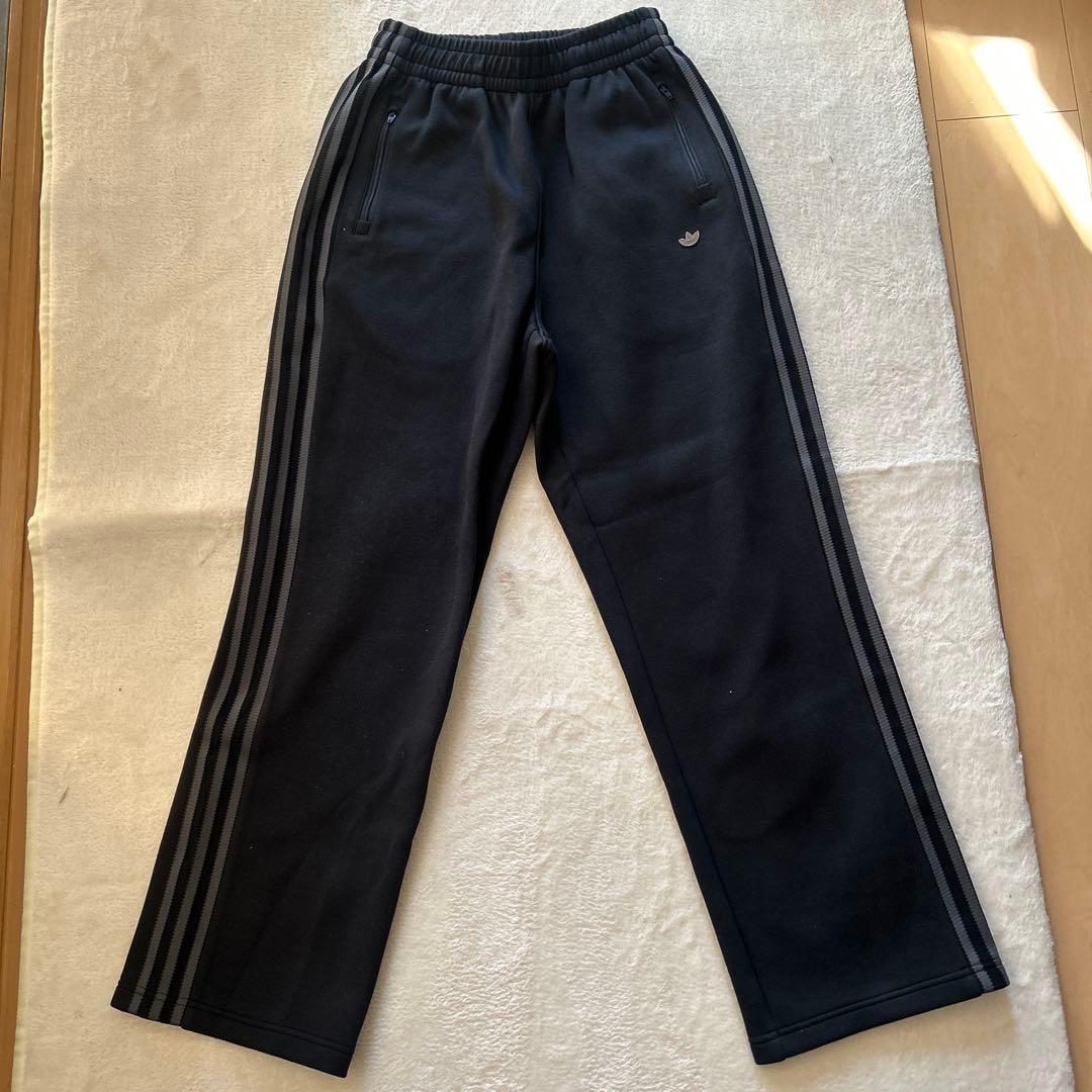 再値下げ！アディダス オリジナルスのプレミアム・トラックパンツ