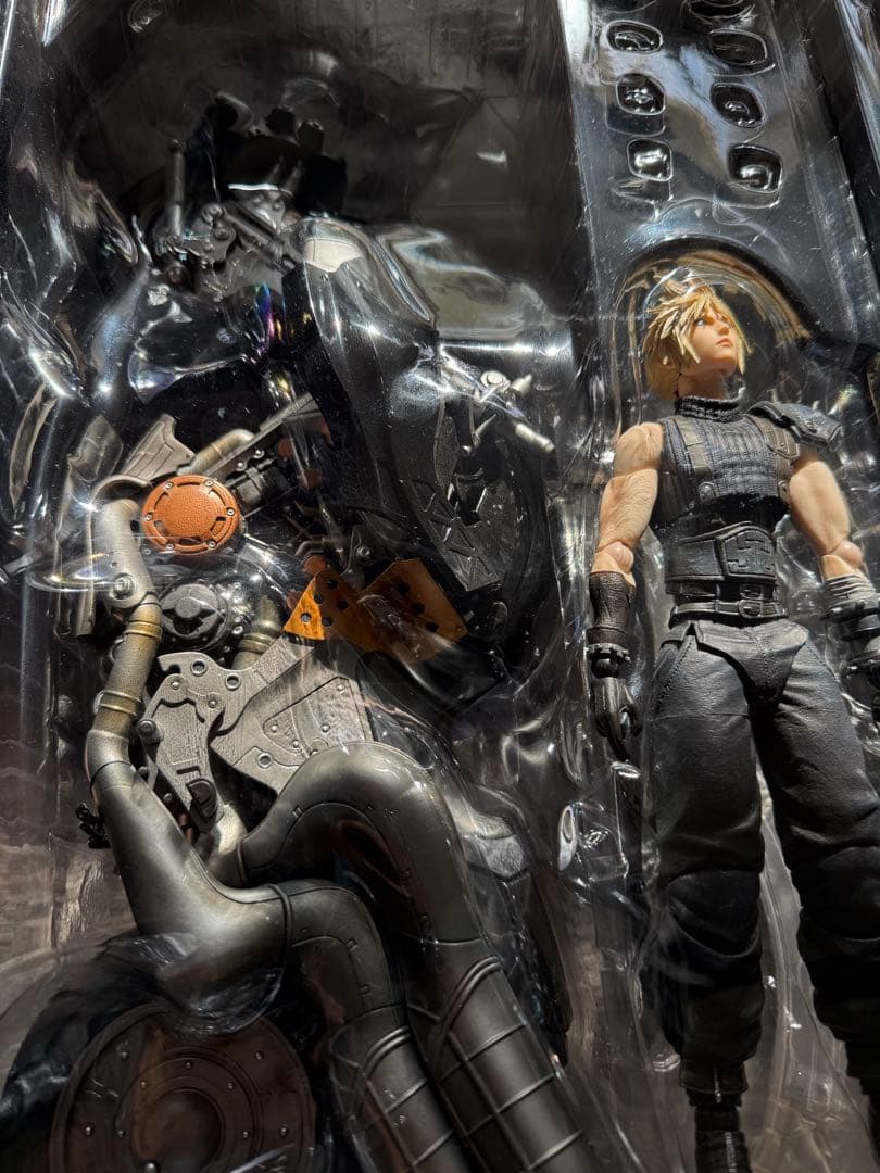 FINAL FANTASY VII Play Arts 改 クラウド ハーディー